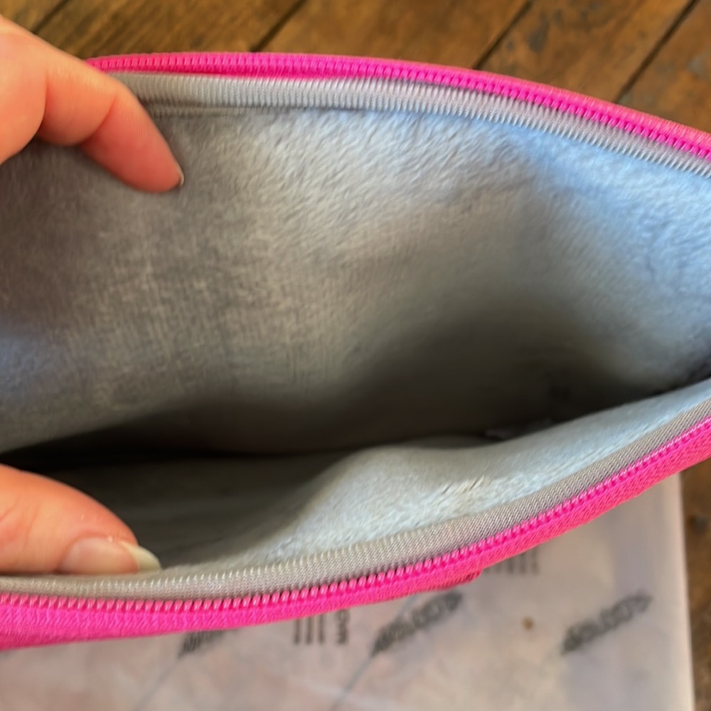 2/$30 BNIB - Mosiso Hot Pink 13.3 inch laptop case - Picture 5 of 6